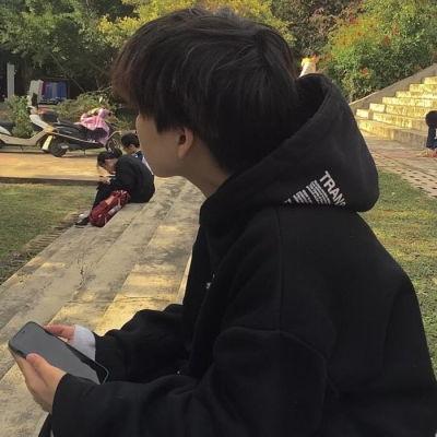 网红帅哥吃瓜图片头像真人,网红帅哥化身神秘吃瓜客，真人生动还原网络头像