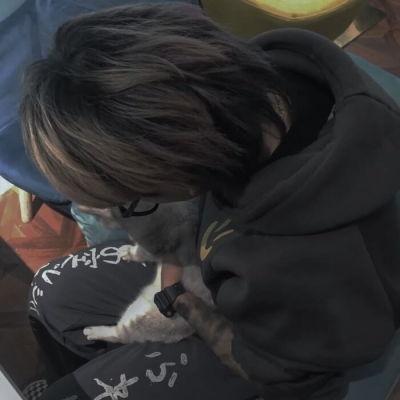 网红帅哥吃瓜图片头像真人,网红帅哥化身神秘吃瓜客，真人生动还原网络头像  第3张