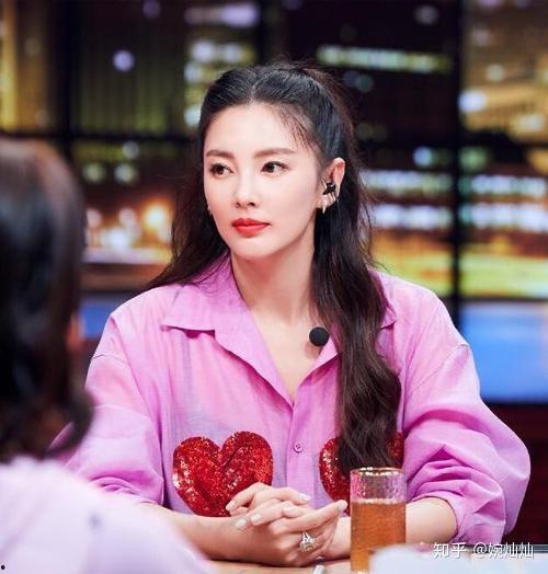 女主在娱乐圈吃瓜,女主的吃瓜日常  第3张